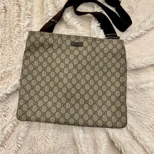 Vintage Gucci GG Supreme Monogram Messenger Crossbody Bag